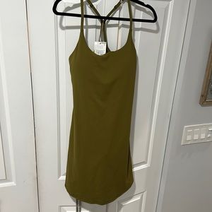 HALARA 2 in 1 active dress NWT. Everyday Cloudful Air. Longer. Fir Green. M